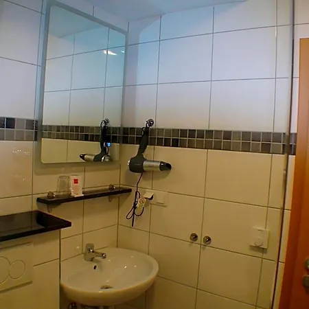Am Kamin - Modern - Free Wifi - Parking Otel Duisburg